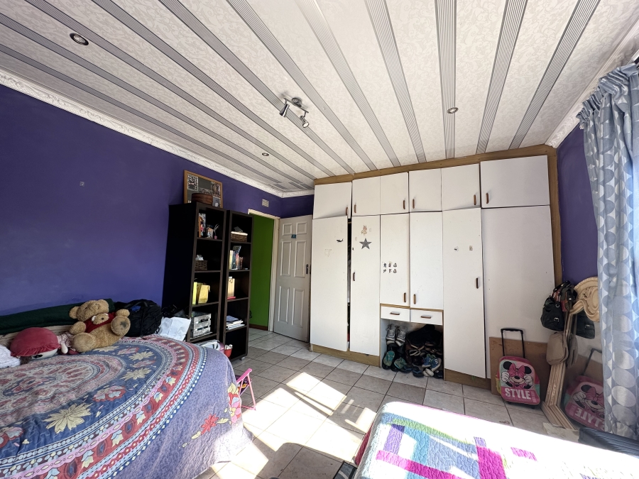 5 Bedroom Property for Sale in Southernwood Eastern Cape